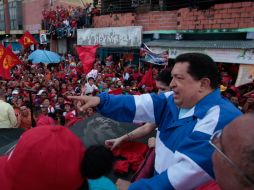 Hugo Chávez se dirige a sus seguidores para pedirles su apoyo. EFE  /