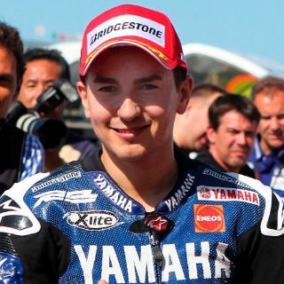 Lorenzo gana en MotoGP en el Gran Premio de San Marino