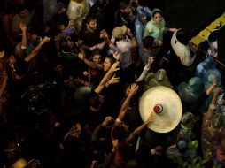 A pesar de la lluvia, la gente asistió al Centro Histórico a dar el Grito de Independencia y divertirse en familia.  /
