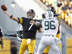 Ben Roethlisberger (7) tuvo una excelente actuación con Pittsburgh. REUTERS  /