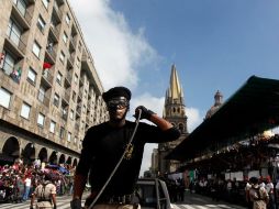 Miles de jaliscienses se reunieron sobre 16 de Septiembre para ver el desfile conmemorativo de la Independencia de México.  /
