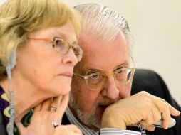 El presidente de la Comisión Independiente de Investigación en Siria de la ONU, Paulo Pinheiro, conversa con Karen Koning Abuzayd. EFE  /