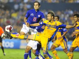 Tigres durante su pasado enfrentamiento ante Cruz Azul, en el estadio Universitario de la ciudad de Monterrey. ARCHIVO  /