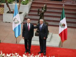 El presidente electo de México, Enrique Peña Nieto y su homólogo de Guatemala, Otto Pérez Molina.  NTX  /