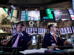 Más de dos acciones bajaron por cada una que subió en la Bolsa de Valores de Nueva York. ARCHIVO  /