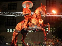 Pepe Aguilar dijo que espera que el monumento a su padre sirva de estímulo a los inmigrantes. EFE  /