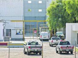 Fachada del Cereso del que se fugaron 132 presos. Para escapar, los delincuentes abrieron un boquete en el taller de carpintería. EFE  /