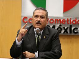 El diputado priísta afirmó respaldar a Peña Nieto. ARCHIVO  /