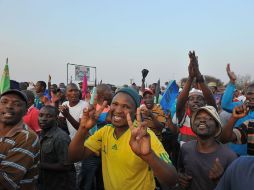 Los trabajadores de la mina de platino Marikana celebran el aumento obtenido. AFP  /