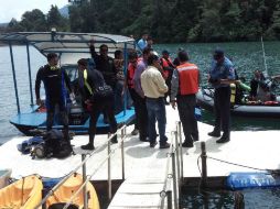 Elementos de seguridad realizan labores de rescate en el Lago de Zirahuén. EL UNIVERSAL  /