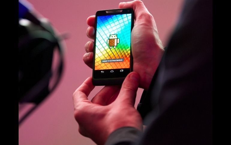 El nuevo teléfono se lanzará en octubre usa una nueva versión del procesador de Intel. AFP  /