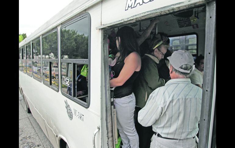 Transporte público. Pese a que fue autorizado el incremento de un peso, la tarifa se mantiene en seis pesos.  /
