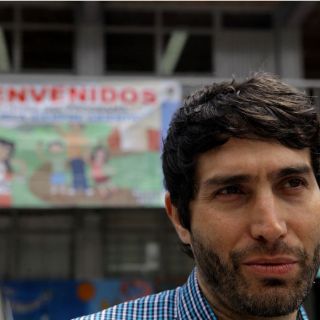 Benny Ibarra construye sonrisas y alegrías en ''Extreme Makeover''