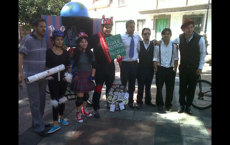 Integrantes del proyecto proyecto ''Al Teatro en Bici''.  /