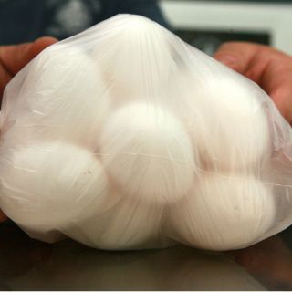 Llevan huevo a precio económico a la Colonia del Sur