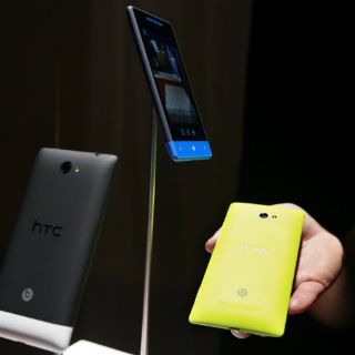HTC y Microsoft presentan dos nuevos smartphones con Windows Phone 8