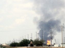 Imagen de la explosión registrada este martes en instalaciones de Pemex en Tamaulipas. EL UNIVERSAL  /