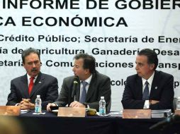 El senador Emilio Gamboa, José Antonio Meade, de Hacienda, y Bruno Ferrari, de Economía, en la comparecencia. NTX  /