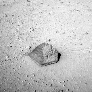 Curiosity reanudó su marcha en Marte y estudiará primera roca