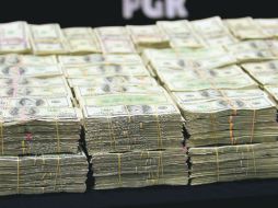 El efectivo asegurado a la delincuencia alcanza los 27 millones de pesos y más de cinco millones de dólares. NTX  /