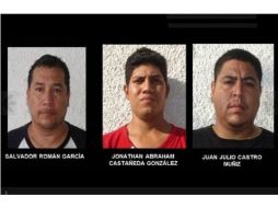 Salvador Román García, alias ''El Tío'' (i), y otros colaboradores, en una imagen del comunicado de la SSP sobre su captura. ESPECIAL  /