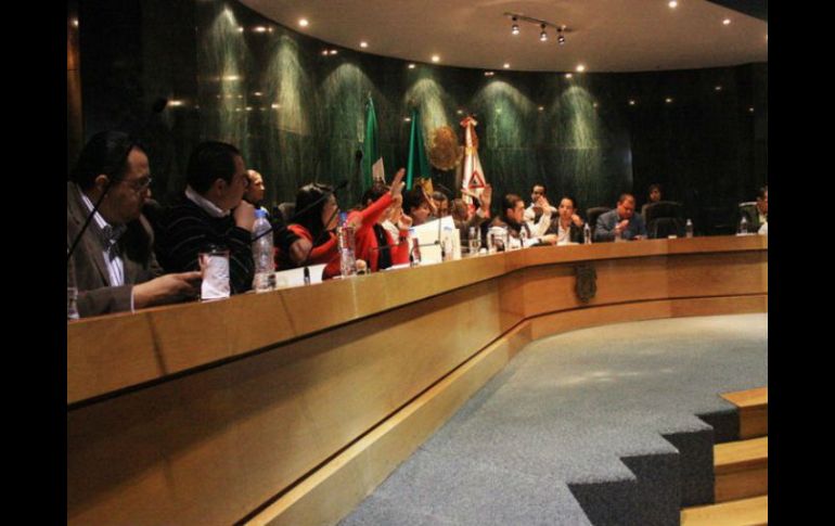 La sesión se atrasa por no estar presentes 12 de los 21 regidores del ayuntamiento zapopano. ARCHIVO  /
