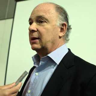 Felicita Conaculta a Enrique Krauze por ganar el Caballero Bonald