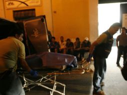 El cadáver fue trasladado a la morgue de la Zona Metropolitana para determinar la causa de muerte.  /