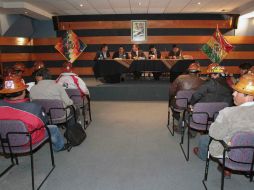 La reunión entre el Gobierno boliviano, mineros de los sindicatos estatales y de las cooperativas mineras privadas. EFE  /