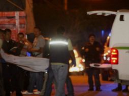 Agentes de la PGJE y del IJCF acudieron al lugar para iniciar las investigaciones. ARCHIVO  /