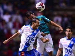 Las acciones fueron muy disputadas entre León y Puebla. MEXSPORT  /
