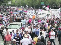 Miles de trabajadores marcharon del Ángel de la Independencia hacia el Zócalo. EL UNIVERSAL  /