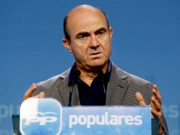 El ministro español de Economía, Luis de Guindos, durante una rueda de prensa. EFE  /