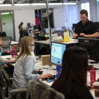 ''Hackers'' dan consejos para evitar virus informáticos