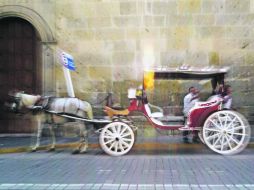 Impresiciones. Tanto en las calandrias como en el autobús turístico se cuentan pasajes de la historia que no van con la realidad.  /