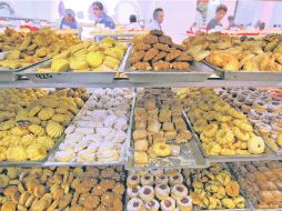 Tradición. Desde 1927. La pastelería La Ideal y sus 350 variedades de pan.  /