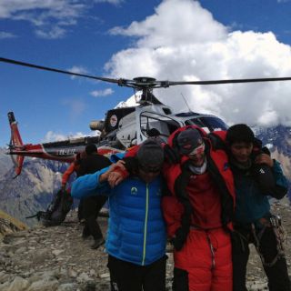 Nueve alpinistas mueren por avalancha en Nepal