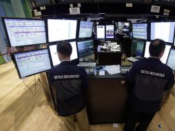 Wall Street firma su primer descenso semanal con la mirada puesta en España. ARCHIVO  /