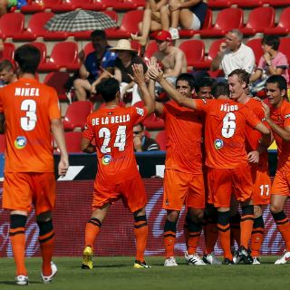 Martins salva al Levante en debut