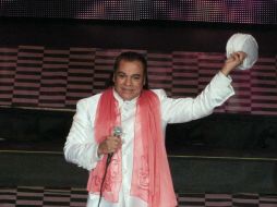 Juan Gabriel satisfizo a sus ''fans'' con casi tres horas de espectáculo musical. ARCHIVO  /