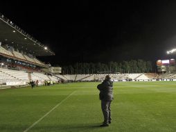 Todo el alumbrado de un costado de la cancha fue afectado. EFE  /