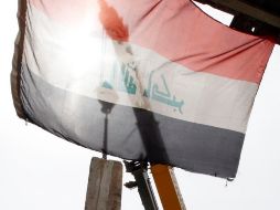 La bandera que flota en las fachadas de los edificios oficiales ya no tiene nada que ver con la bandera de Sadam Husein. ARCHIVO  /