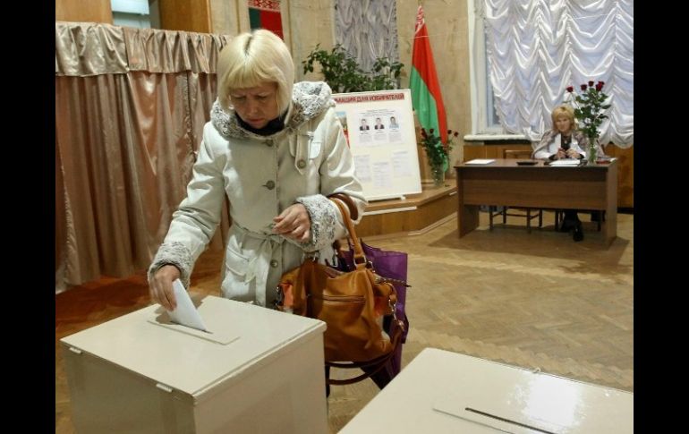 El 66 por ciento de los electores inscritos en las listas participó en la votación. EFE  /