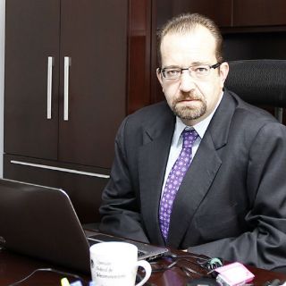 Licitación deberá permitir a operador de TV ser competitivo: De Swaan