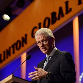 Clinton alega contra austeridad en arranque de Iniciativa Global