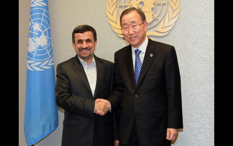El secretario general de la ONU, Ban Ki-moon (d), se reunió hoy con el presidente de Irán, Mahmud Ahmadineyad. AP  /