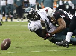 Vick (7) sufrió con la defensiva de Arizona este domingo. AP  /