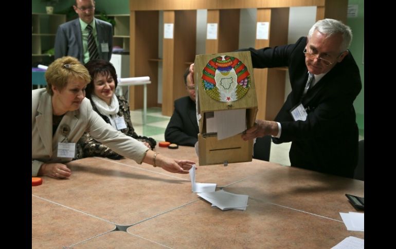 Estas elecciones legislativas sin suspenso se producen casi dos años  después de la controvertida reelección de Lukashenko. AP  /