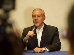 Según notarios consultados, ni el procurador ni el ex candidato panista demostraron que cuentan con estudios de posgrado. ARCHIVO  /