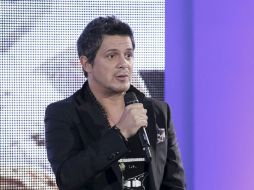 Alejandro Sanz también colaboró en la creación de obras. EFE  /